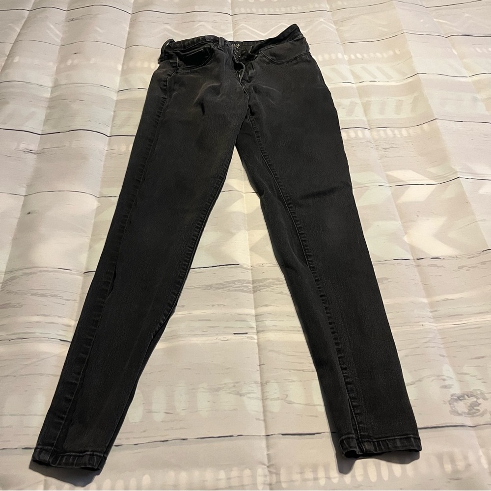 Black YMI Skinny Mid Rise Stretch Jeans, Size 9 Discoloration on back see photos